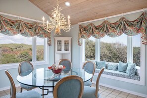 Dining - The King's Tide - Oceanfront House, 4BR, 4.5BA, Pine Knoll Shores (Pine Knoll Shores)
