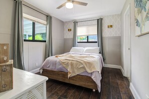 4 bedrooms, desk, iron/ironing board, WiFi