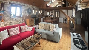 Living area - HOUSE WITH INTERIOR SWIMMING POOL WITH SEA VIEW, mini golf course (plouarzel)