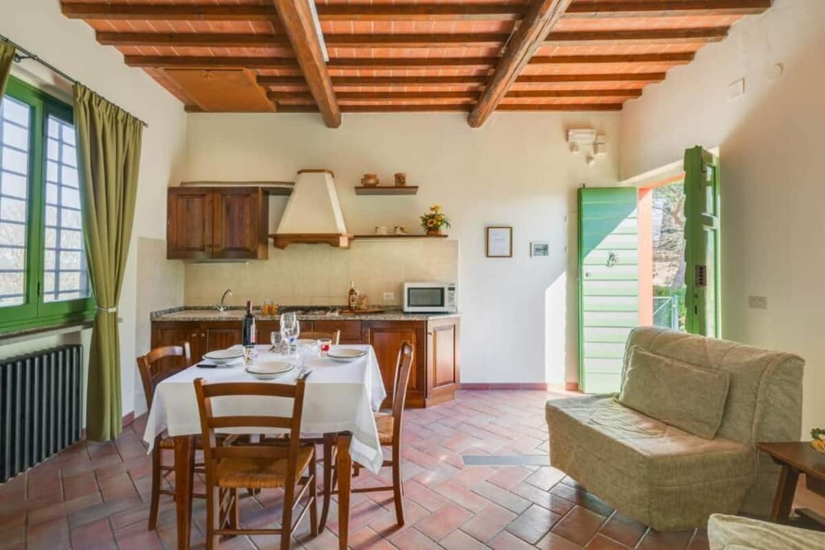 Apartamento romántico, 1 habitación, no fumadores, cocina | Cocina privada | Máquina de café espresso, frigorífico grande y microondas