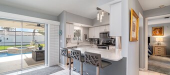 25% Fall Discount! Heated Pool! Jump On In!