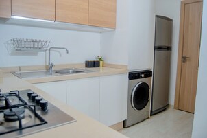 Fridge, microwave, oven, stovetop