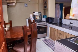 Fridge, oven, stovetop, electric kettle - Ligen Suites - B1 (Kakamega)