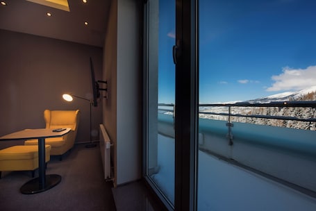 Panoramic Room | 1 bedroom, in-room safe, desk, laptop workspace