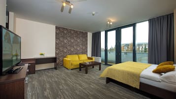 Standard Double or Twin Room | 1 bedroom, in-room safe, desk, laptop workspace