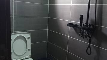 Basic Room | Bathroom