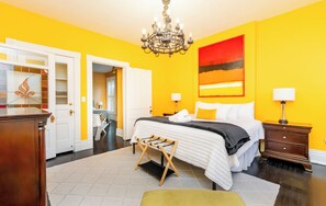 8 bedrooms, desk, iron/ironing board, free WiFi