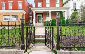 Property grounds - Highlands 8 Bedroom 3B Bath w/13 Beds Sleep 18! + Fire Pit Pool Table (Louisville)