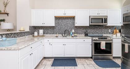 3BR/2BA Churchill Downs-Expo/KING/Parking/Sleep 8