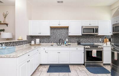 3BR/2BA Churchill Downs-Expo/KING/Parking/Sleep 8