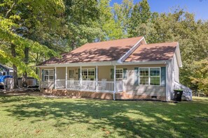 Exterior - New! Lakefront, Great Location, Pet Friendly (Henrico)