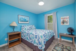 3 bedrooms, desk, iron/ironing board, travel crib - New! Lakefront, Great Location, Pet Friendly (Henrico)