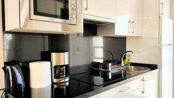 Frigorifero, microonde, forno, lavastoviglie