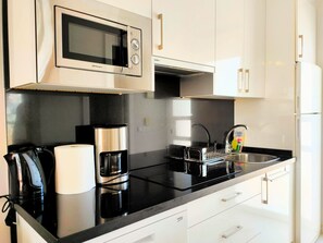 Réfrigérateur, micro-ondes, four, lave-vaisselle