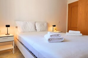 4 habitaciones, tabla de planchar con plancha, wifi y ropa de cama 