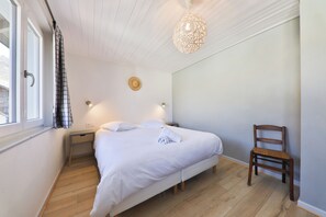4 dormitorios, tabla de planchar con plancha, cuna de viaje y wifi
