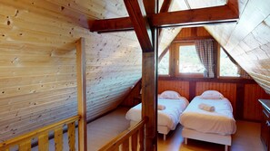 2 bedrooms, iron/ironing board, Internet, bed sheets
