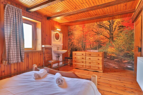 5 bedrooms, iron/ironing board, travel crib, WiFi