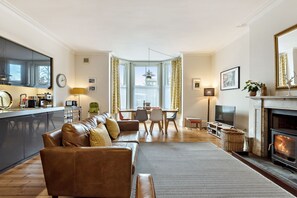 Smart TV, fireplace, DVD player, books