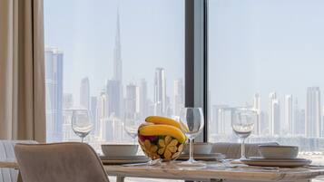 Leilighet – deluxe, balkong, byutsikt | Spisestue