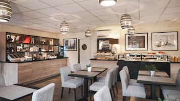 Buffet breakfast on weekdays (EUR 16 per person)