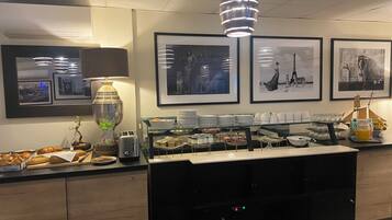 Buffet breakfast on weekdays (EUR 16 per person)