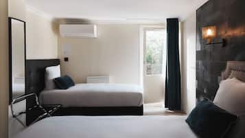 Comfort trippelrum | Skrivbord, arbetsyta för laptop och gratis wi-fi