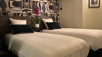 Classic Twin Room | Desk, laptop workspace, free WiFi