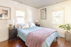 2 Schlafzimmer, Schreibtisch, Bügeleisen/Bügelbrett, kostenloses WLAN