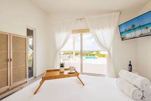 4 Schlafzimmer, Schreibtisch, Bügeleisen/Bügelbrett, Reisekinderbett
