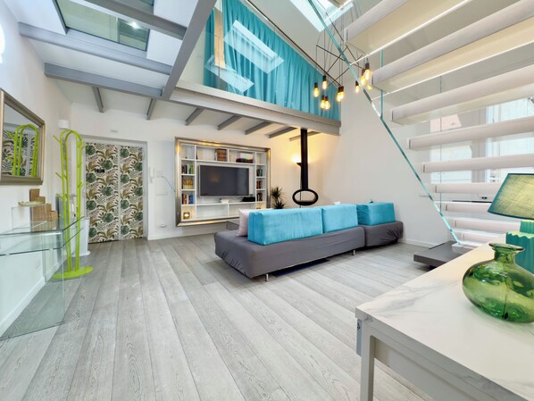 Smart TV, DVD player, books