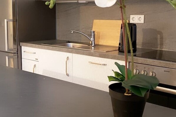 Fridge, microwave, oven, stovetop