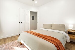 1 soverom, skrivebord, strykejern/-brett og wi-fi