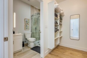 Bruser, hårtørrer, håndklæder, Sæbe