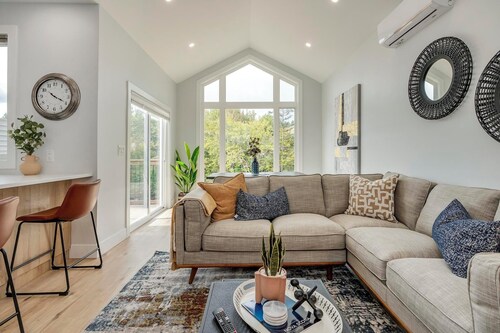 Exquisitely Honeygold Apartments-1 Bedroom