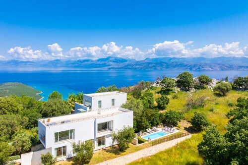 Villa Voukithro - Four Bedroom Villa, Sleeps 8