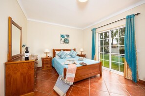 3 makuuhuonetta, silitysrauta/-lauta, Wi-Fi, vuodevaatteet