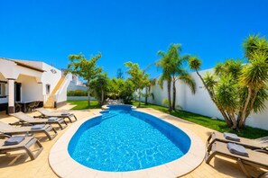 A heated pool - Casa Amendoeira Large Private Pool, WiFi (Albufeira)