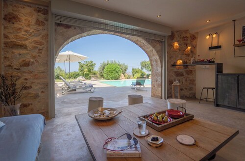 Pylean Blue/Villa Endless Blue Pylos