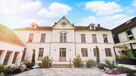 Fachada de la propiedad. Hotel Le Clos des Cadoles