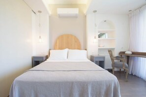 8 bedrooms, iron/ironing board, WiFi, bed sheets