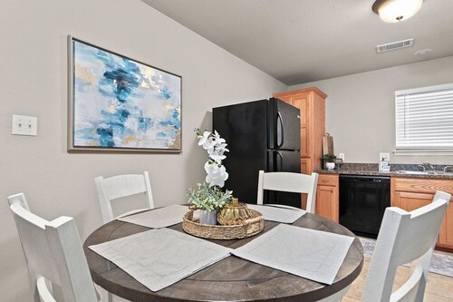   “Spacious 4-Bed Home: Dual Entrances, Work-Friendly”