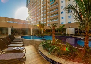 A heated pool - Thermas dos Laranjais Apartment (Olímpia)