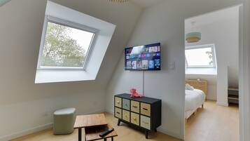 1 bedroom, iron/ironing board, free WiFi, bed sheets