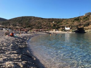 Beach nearby - Holiday Home 'Vitali River House Andros' with Mountain View, Wi-Fi and Air Conditioning (Andros)
