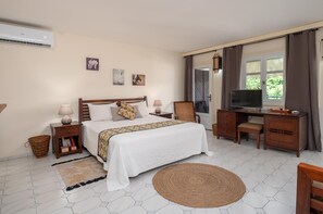 Fer et planche à repasser, accès au Wi-Fi (inclus), literie fournie