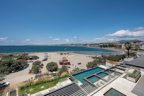 Una playa cerca