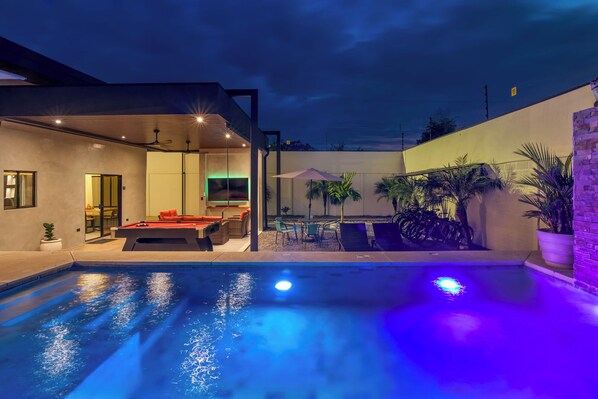 Piscine extérieure, cabanas gratuites, parasols