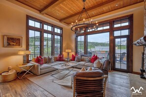 TV, fireplace, books - The BEST Ski In/Out! Immediately next to Montage! (Big Sky)