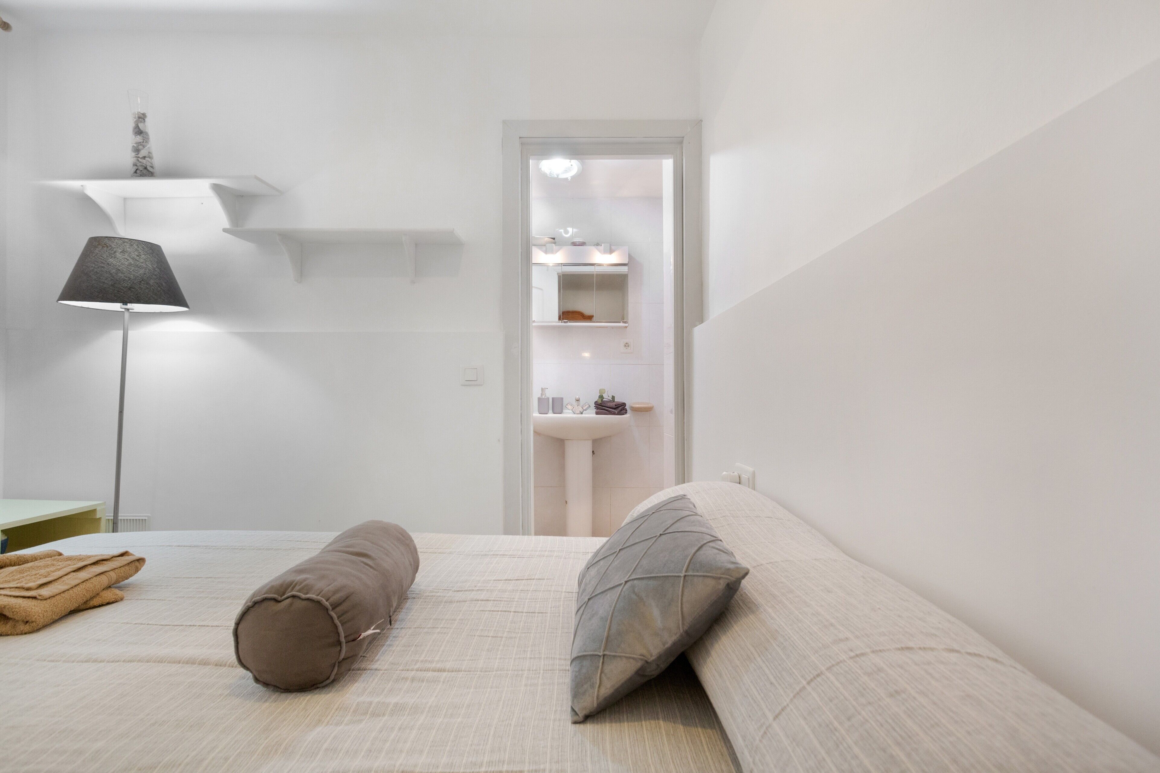 2 chambres, fer et planche à repasser, Wi-Fi gratuit, draps fournis